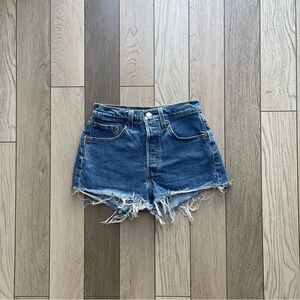 Levi’s Denim Frayed Hem Women Shorts